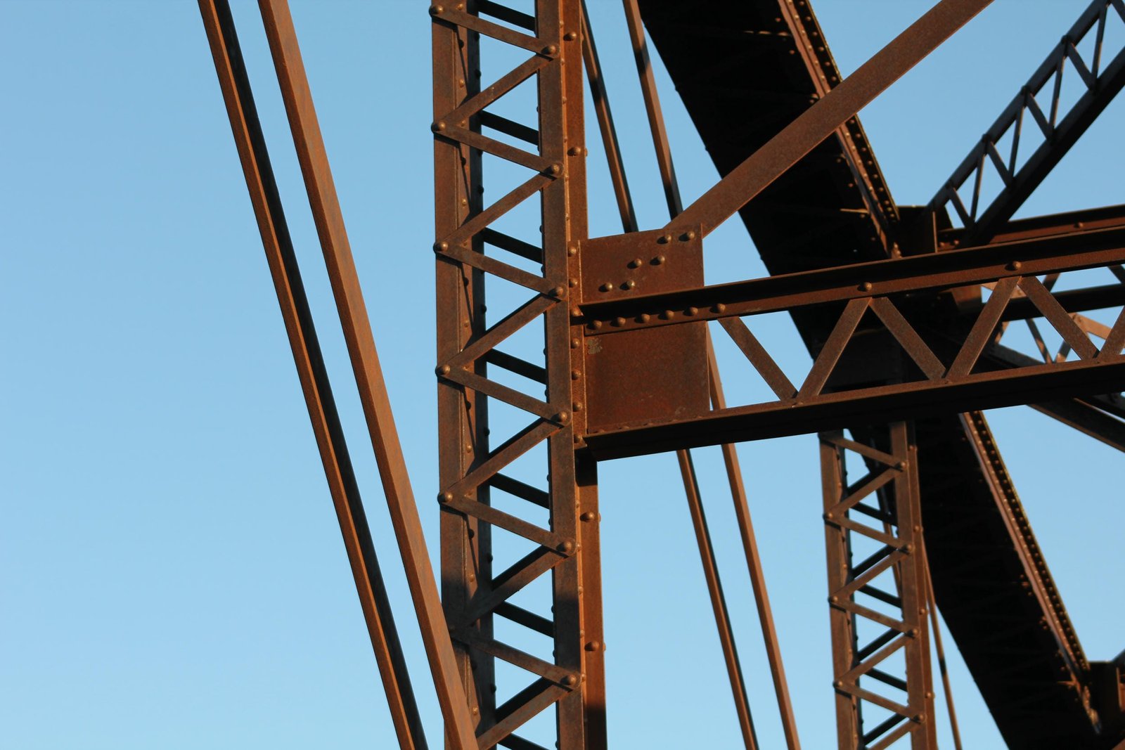 Sway bracing connection, Whipple span